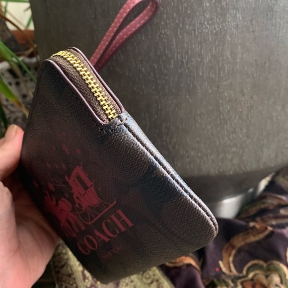 Authentic COACH Signature coach canvas/smooth leather zip around wristlet - Picture 8 of 9